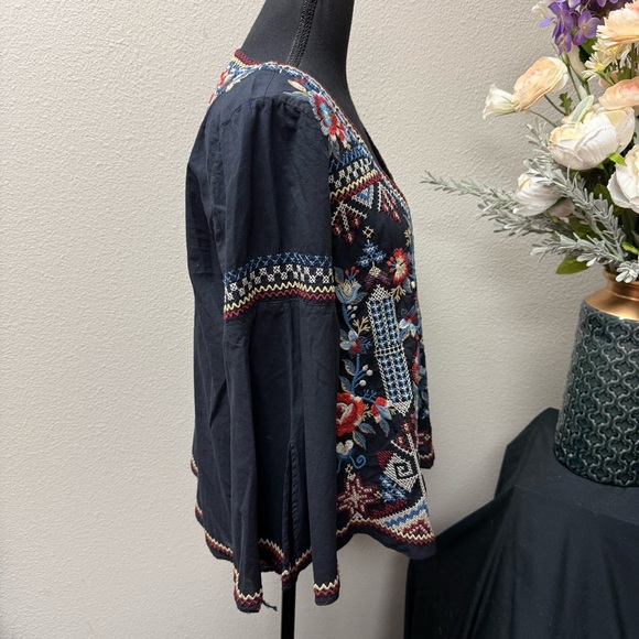Johnny Was Workshop Embroidered Boho V Neck Cotton Top Size Small - Picture 5 of 8